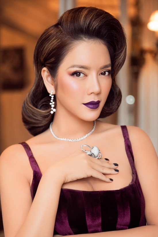 Thảm đỏ Cannes: Lý Nhã Kỳ diện tông tím, hóa thân thành Người đàn bà oải hương vào ngày thứ 3